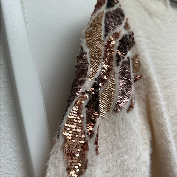 NWT Listicle Cream & Gold Crew Neck Sweater with Sequin Accents- GORGEOUS & SOFT - Picture 14 of 15